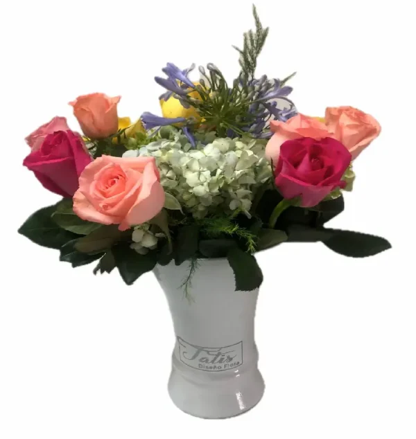 Arreglo de Rosas, Hortensias, Agapando y Follajes en jarrón