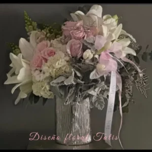 Arreglo de Casablancas, Rosas,Hortensias, Perritos, Limonium y Dustin miller