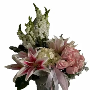 Arreglo floral de Rosas, Perritos, Hortensias,  Dustin miller y Follajes finos