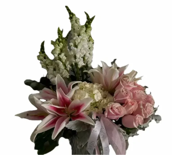 Arreglo floral de Rosas, Perritos, Hortensias,  Dustin miller y Follajes finos