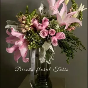 Arreglo de Rubina, Rosas, Perritos, Mini rosas, Hortensias,  Dustin miller y  Eucaliptos
